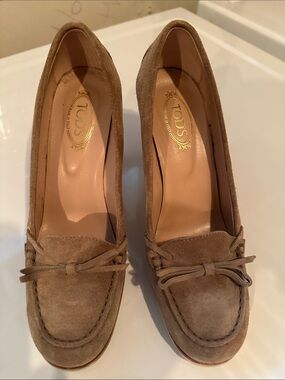 TOD'S Taupe Suede Loafer Pump with Bow